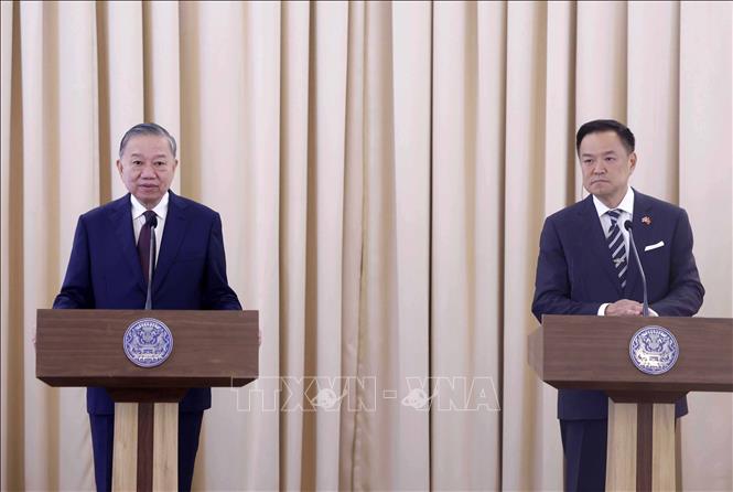 Tổng Bí thư, Chủ tịch nước Tô Lâm và Thủ tướng Thái Lan Anutin Charnvirakul gặp gỡ báo chí, thông báo kết quả hội đàm. Ảnh: Thống Nhất – TTXVN