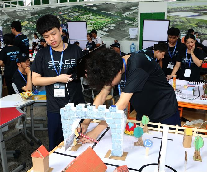 Hội thi STEM dành cho học sinh trung học cơ sở, trung học phổ thông. Ảnh: Duy Khương - TTXVN