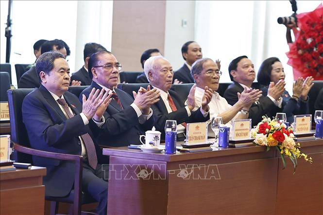 Nguyên Tổng Bí thư Nông Đức Mạnh, Chủ tịch Quốc hội Trần Thanh Mẫn và các đồng chí lãnh đạo, nguyên lãnh đạo Đảng, Nhà nước dự lễ kỷ niệm. Ảnh: Doãn Tấn - TTXVN
