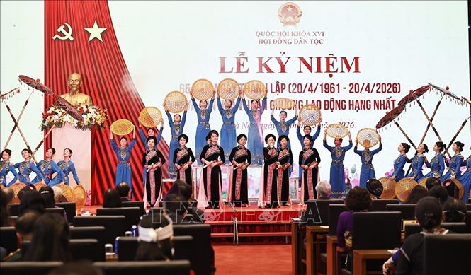 Chương trình văn nghệ chào mừng lễ kỷ niệm. Ảnh: Doãn Tấn - TTXVN
