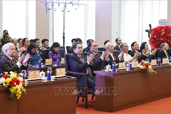 Nguyên Tổng Bí thư Nông Đức Mạnh, Chủ tịch Quốc hội Trần Thanh Mẫn và các đồng chí lãnh đạo, nguyên lãnh đạo Đảng, Nhà nước dự lễ kỷ niệm. Ảnh: Doãn Tấn - TTXVN
