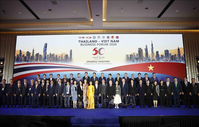 Tổng Bí thư, Chủ tịch nước Tô Lâm và Thủ tướng Thái Lan Anutin Charnvirakul chụp ảnh chung với các đại biểu và doanh nghiệp hai nước. Ảnh: Thống Nhất – TTXVN