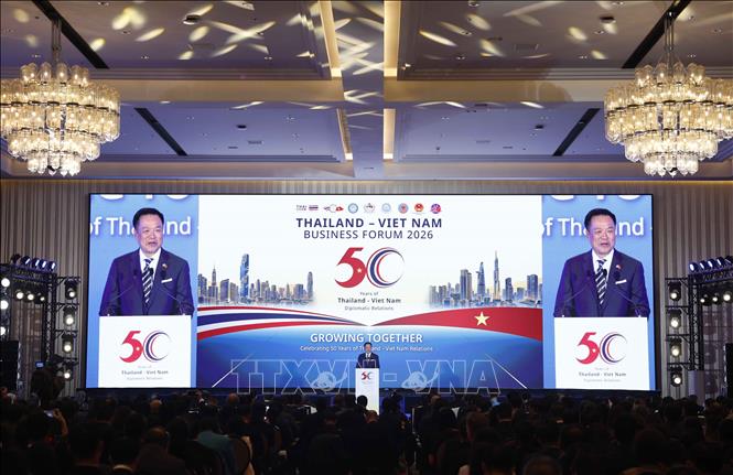 Thủ tướng Thái Lan Anutin Charnvirakul phát biểu tại Diễn đàn Doanh nghiệp Việt Nam - Thái Lan. Ảnh: Thống Nhất – TTXVN