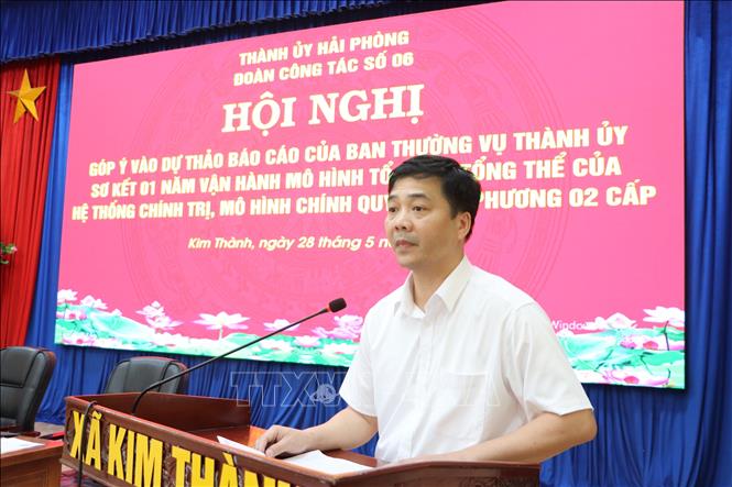Bí thư Đảng ủy, Chủ tịch HĐND xã Kim Thành phát biểu tại hội nghị. Ảnh: Mạnh Tú - TTXVN