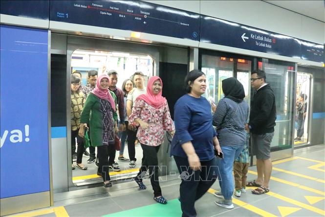 Tàu điện ngầm (MRT) là phương tiện hiệu quả làm giảm ùn tắc giao thông trên đường phố Jakarta. Ảnh: Đỗ Quyên – PV TTXVN tại Indonesia
