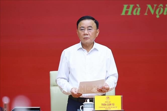 Đồng chí Trần Cẩm Tú, Ủy viên Bộ Chính trị, Thường trực Ban Bí thư, Trưởng đoàn kiểm tra, giám sát số 12 của Bộ Chính trị, Ban Bí thư phát biểu. Ảnh: Dương Giang – TTXVN
