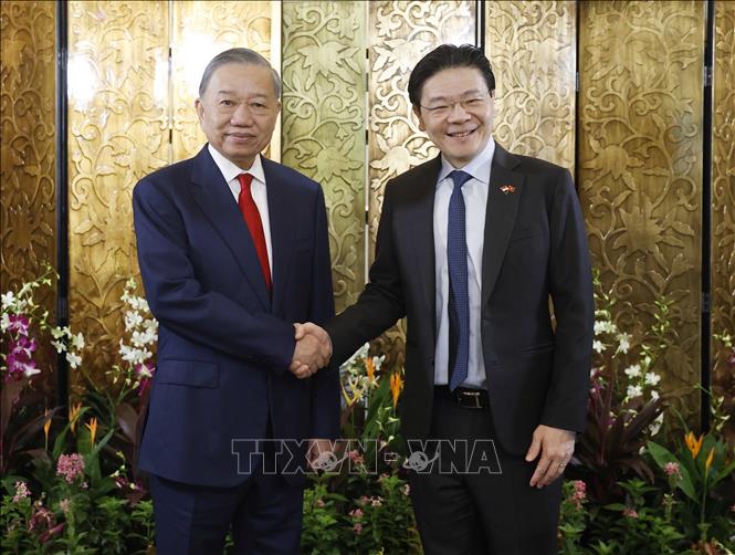 Tổng Bí thư, Chủ tịch nước Tô Lâm và Thủ tướng Singapore Lawrence Wong chụp ảnh chung. Ảnh: Thống Nhất – TTXVN

