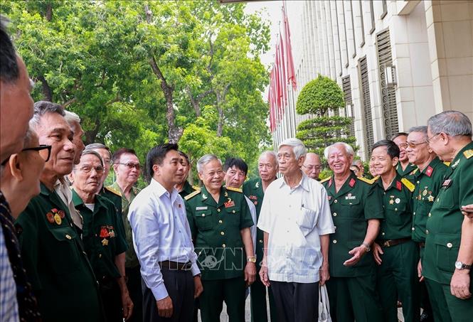 Phó Chủ tịch Quốc hội Nguyễn Doãn Anh gặp mặt Đoàn đại biểu Bảo tàng Chiến sĩ cách mạng bị địch bắt tù đày. Ảnh: Tuấn Anh - TTXVN 
