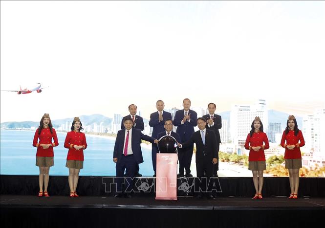 Tổng Bí thư, Chủ tịch nước Tô Lâm chứng kiến nghi thức mở đường bay mới Nha Trang - Singapore của hãng hàng không VietjetAir. Ảnh: Thống Nhất – TTXVN