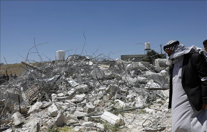 Nhà ở của người Palestine bị phá hủy tại làng Deirat ở Hebron, Bờ Tây, ngày 4/5/2026. Ảnh: THX/TTXVN
