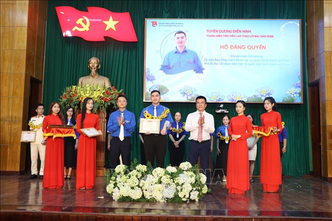 Tuyên dương điển hình thanh niên tiên tiến làm theo lời Bác năm 2026. Ảnh: Mai Trang - TTXVN 