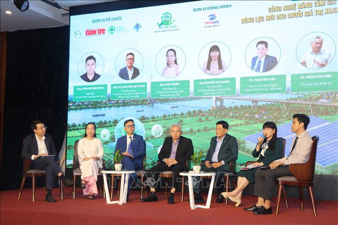 Các chuyên gia, doanh nghiệp, nhà quản lý cùng chia sẻ giải pháp chuyển đổi xanh trong nông nghiệp. Ảnh: Thu Hiền - TTXVN