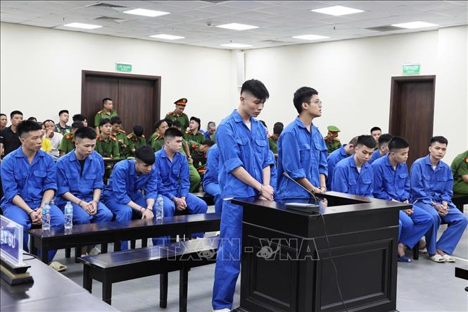 Các bị cáo khai báo tại phiên tòa. Ảnh: Kim Anh – TTXVN