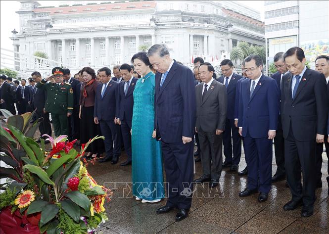 Tổng Bí thư, Chủ tịch nước Tô Lâm và Phu nhân cùng đoàn đại biểu cấp cao Việt Nam tưởng nhớ Chủ tịch Hồ Chí Minh. Ảnh: Thống Nhất – TTXVN
