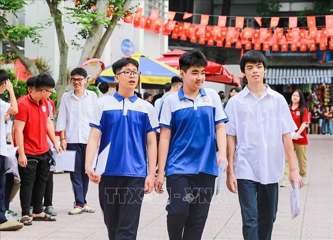 Thí sinh tại Điểm thi trường THPT Đoàn Kết - Hai Bà Trưng (phường Bạch Mai) tới dự kỳ thi tuyển sinh lớp 10 Trung học phổ thông công lập năm học 2026 - 2027. Ảnh: Khánh Hoà - TTXVN