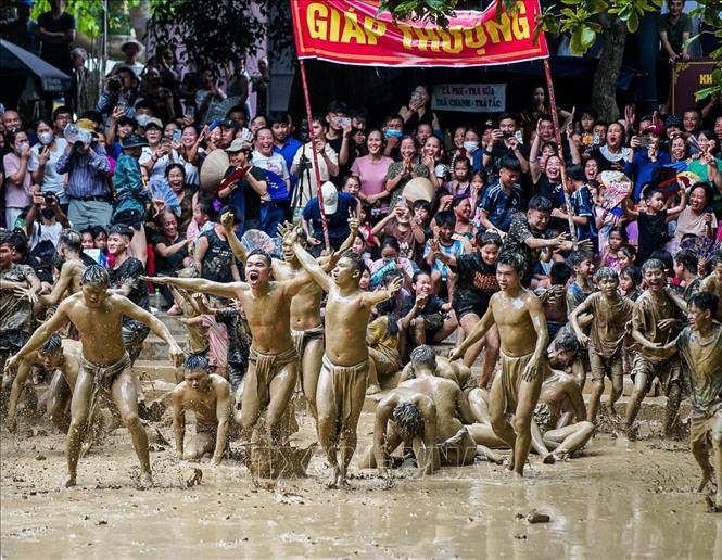 Màn ăn mừng của giáp vừa ghi điểm. Ảnh: Khánh Hoà - TTXVN