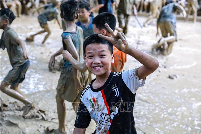 Trải qua hàng trăm năm, Lễ hội Vật cầu nước làng Vân vẫn được người dân gìn giữ như một phần không thể thiếu trong đời sống văn hóa tinh thần của người dân nơi đây. Ảnh: Khánh Hoà - TTXVN