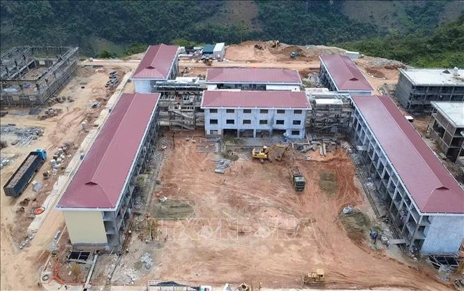 Trường Phổ thông nội trú liên cấp Tiểu học và Trung học cơ sở Pa Tần đang được gấp rút thi công để đảm bảo tiến độ. Ảnh: Quý Trung – TTXVN