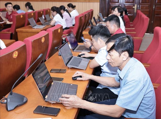 Đông đảo cán bộ, công chức tham gia chương trình. Ảnh: Trần Việt - TTXVN 