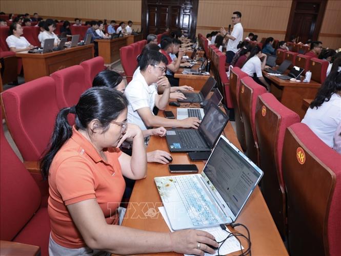 Đông đảo cán bộ, công chức tham gia chương trình. Ảnh: Trần Việt - TTXVN 