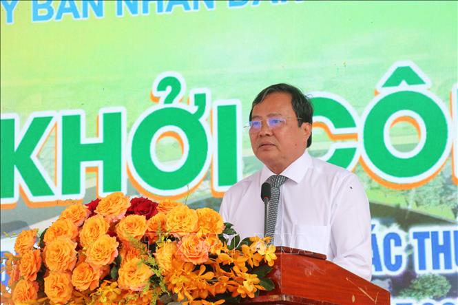 Chủ tịch UBND tỉnh Tây Ninh Lê Văn Hẳn phát biểu tại lễ khởi công. Ảnh: Bùi Giang - TTXVN