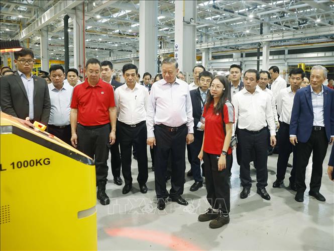 Tổng Bí thư, Chủ tịch nước Tô Lâm thăm Trung tâm Thử nghiệm Đường sắt Singapore. Ảnh: Thống Nhất – TTXVN