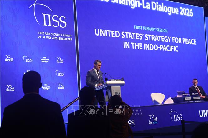 Bộ trưởng chiến tranh Mỹ Pete Hegseth trình bày bài phát biểu. Ảnh: Việt Dũng - P/v TTXVN tại Singapore
