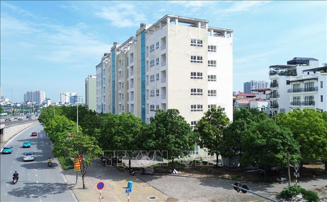 Xung quanh các khu nhà có mật độ cây xanh khá cao, đảm bảo điều kiện sống tốt nhất cho cư dân. Ảnh: Quốc Khánh - TTXVN