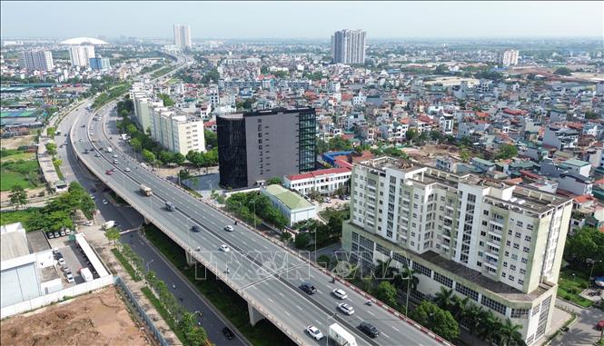 Khu nhà tái định cư Thượng Thanh, phường Việt Hưng (đường Lý Sơn, Hà Nội) nằm dọc tuyến Vành đai 2, gần nút giao Ngô Gia Tự - Nguyễn Văn Cừ, được đề xuất bố trí cho các hộ dân di dời phục vụ xây dựng cầu Tứ Liên và cầu Trần Hưng Đạo. Ảnh: Quốc Khánh - TTXVN