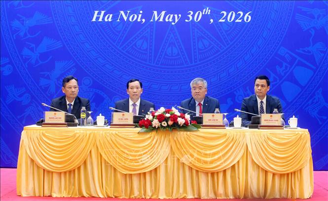 Các đồng chí lãnh đạo Bộ, ngành Trung ương điều hành buổi họp báo. Ảnh: Phạm Kiên - TTXVN