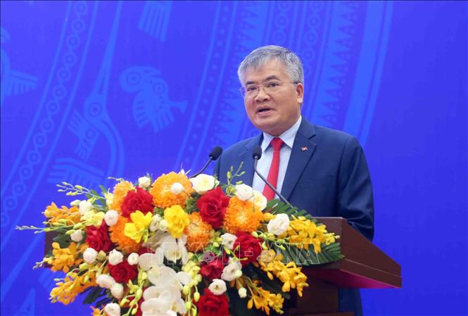 Phó Chủ nhiệm Văn phòng Chủ tịch nước Cấn Đình Tài công bố Quyết định đặc xá năm 2026 của Chủ tịch nước Cộng hoà xã hội chủ nghĩa Việt Nam. Ảnh: Phạm Kiên - TTXVN