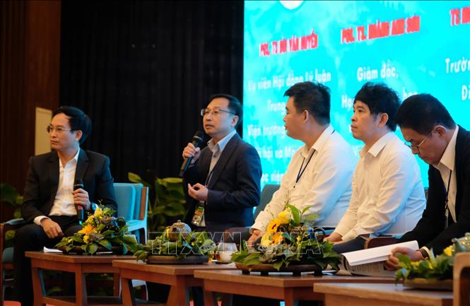 Các chuyên gia, nhà khoa học tham dự Tọa đàm bàn tròn để “hiến kế” cho mô hình phát triển của Lâm Đồng tại hội thảo. Ảnh: Nguyễn Dũng – TTXVN
