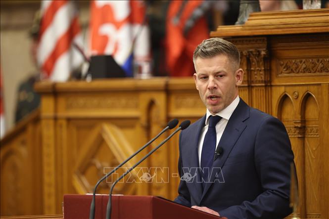 Thủ tướng Hungary Peter Magyar phát biểu tại phiên họp Quốc hội ở Budapest, ngày 9/5/2026. Ảnh: THX/TTXVN