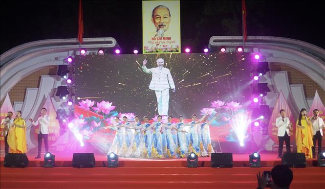 Tiết mục văn nghệ khai mạc Ngày hội. Ảnh: Mai Trang - TTXVN 