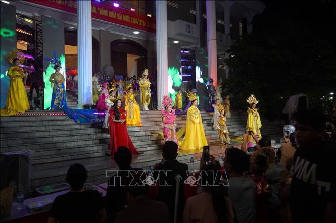 Hoạt động trình diễn thời trang. Ảnh: Ánh Tuyết - TTXVN
