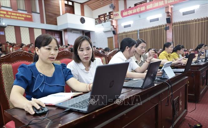 Đông đảo công chức, giáo viên vùng cao Tuyên Quang tham gia lớp học. Ảnh: Trần Việt - TTXVN 