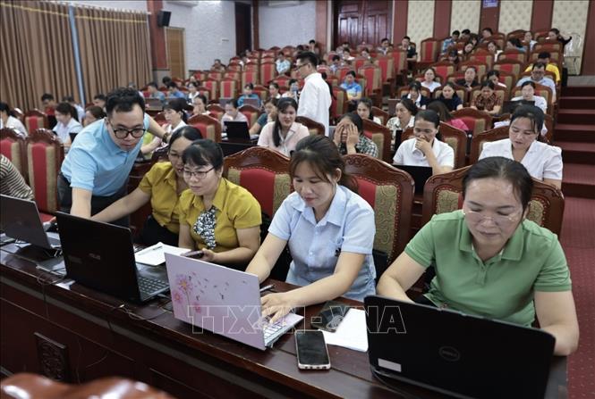 Đông đảo công chức, giáo viên vùng cao Tuyên Quang tham gia lớp học. Ảnh: Trần Việt - TTXVN 