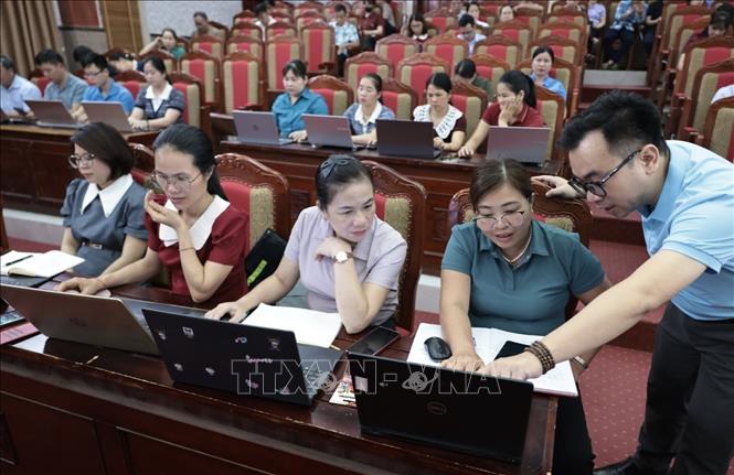 Đông đảo công chức, giáo viên vùng cao Tuyên Quang tham gia lớp học. Ảnh: Trần Việt - TTXVN 