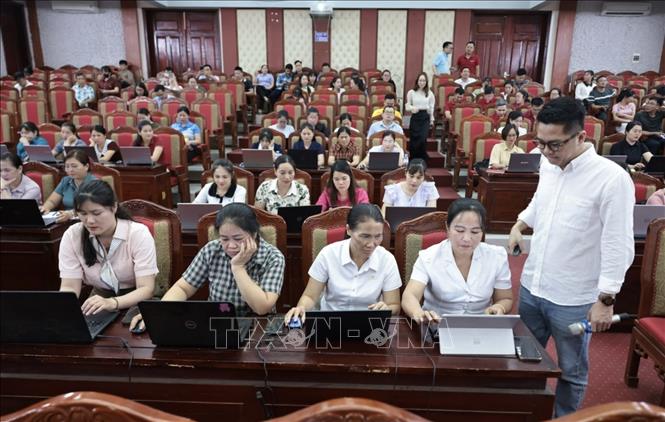 Đông đảo công chức, giáo viên vùng cao Tuyên Quang tham gia lớp học. Ảnh: Trần Việt - TTXVN 