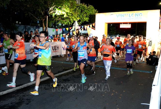 Các vận động viên xuất phát ở cự ly 10km. Ảnh: Phạm Minh Tuấn-TTXVN.