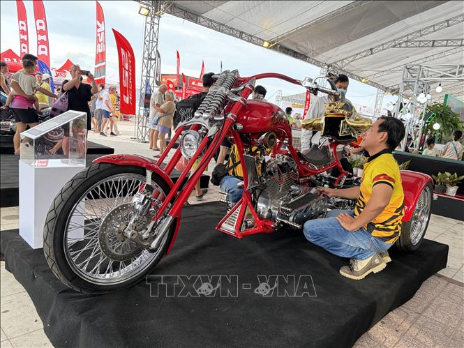 Hàng nghìn biker hội tụ tại Nha Trang trong Lễ hội mô tô phân khối lớn. Ảnh Đặng Tuấn –TTXVN
 

