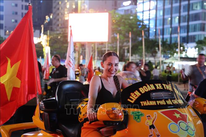Du khách quốc tế thích thú khi tham dự Lễ hội mô tô  phân khối lớn châu Á - Thái Bình Dương 2026 