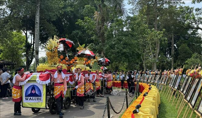 Đoàn Lễ rước Kirab vào đền Borobudur. Ảnh: Minh Thái – PV TTXVN tại Indonesia
