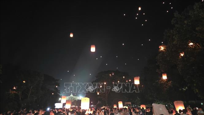 Hàng nghìn chiếc đèn lồng thắp sáng bầu trời Borobudur. Minh Thái – PV TTXVN tại Indonesia