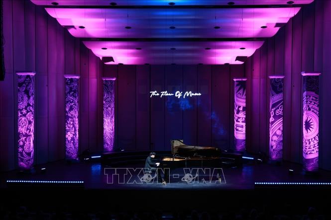Chương trình hòa nhạc đặc biệt “The Flow of Music - Dòng chảy âm nhạc” kỷ niệm 76 năm thiết lập quan hệ ngoại giao Việt Nam - Ba Lan. Ảnh: TTXVN phát 