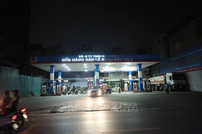 Cây xăng trên phố Lạc Trung sẵn sàng cho việc phục vụ xăng E10 từ ngày 1/6/2026. Ảnh: Phạm Tuấn Anh - TTXVN