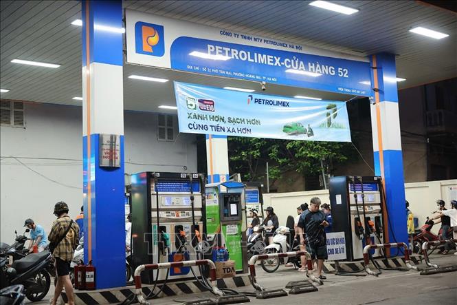 Cây xăng trên phố Tân Mai sẵn sàng cho việc phục vụ xăng E10 từ ngày 1/6/2026. Ảnh: Phạm Tuấn Anh - TTXVN