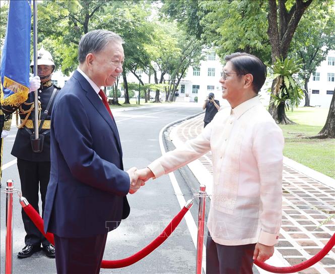Tổng thống Philippines Ferdinand Romualdez Marcos Jr. đón Tổng Bí thư, Chủ tịch nước Tô Lâm. Ảnh: Thống Nhất – TTXVN