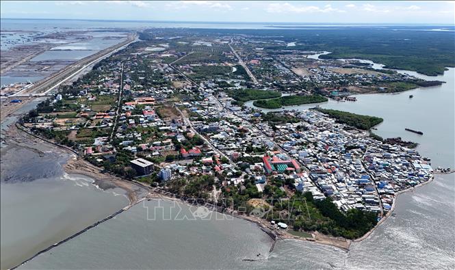 Cần Giờ, cửa ngõ ven biển phía Nam của Thành phố Hồ Chí Minh đang chuyển mình thành mô hình năng lượng tái tạo hướng tới Net Zero. Ảnh: Hồng Đạt - TTXVN