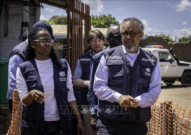 Tổng Giám đốc WHO Tedros Adhanom Ghebreyesus thăm Bunia, thủ phủ của tỉnh Ituri, CHDC Congo, nơi đang là tâm điểm của đợt bùng phát dịch Ebola, ngày 31/5/2026. Ảnh: THX/TTXVN